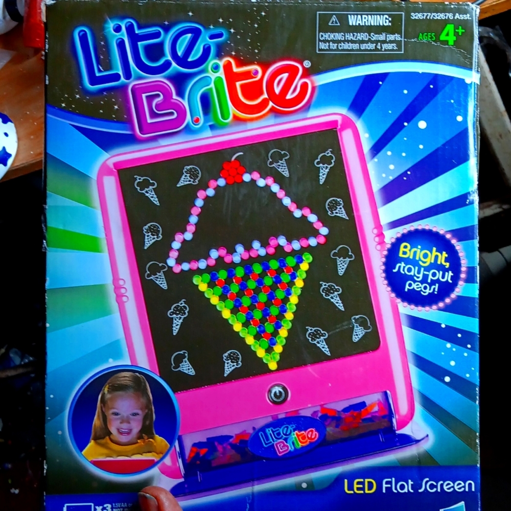 A light bright from Hasbro,yr 2010 model unopened.